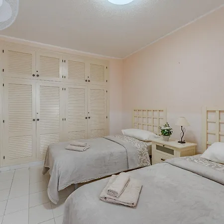 Great In Gigantes Apartman